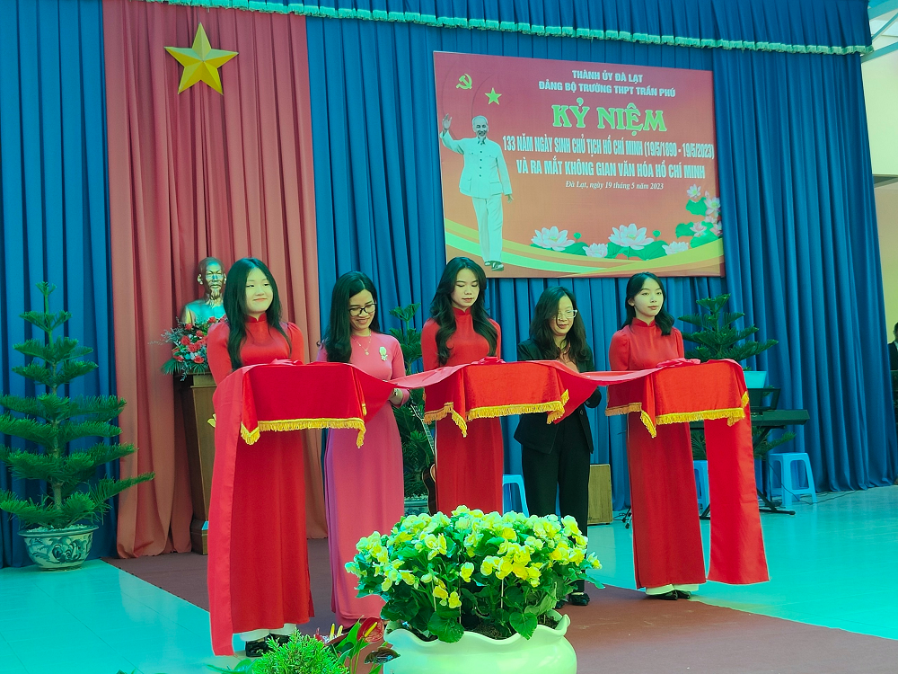 Trường THPT Trần Phú tổ chức kỷ niệm 133 năm ngày sinh nhật Bác Hồ và ra mắt không gian văn hóa Hồ Chí Minh