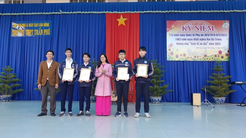 Trường THPT Trần Phú đạt giải cao trong cuộc thi “Lập trình và điều khiển robot lần thứ I năm 2022”